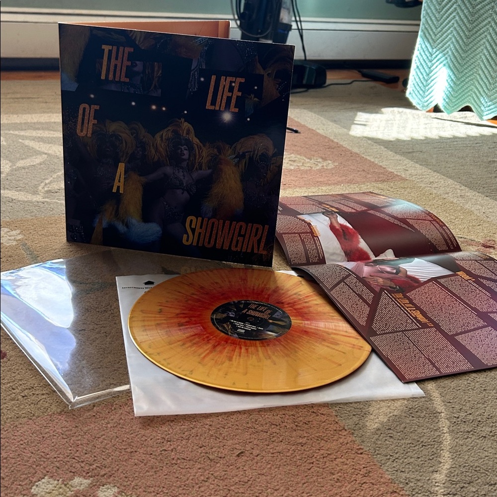 Taylor Swift “The Life of a Showgirl” 1 time ltd vinyl variant “lovely bouquet”